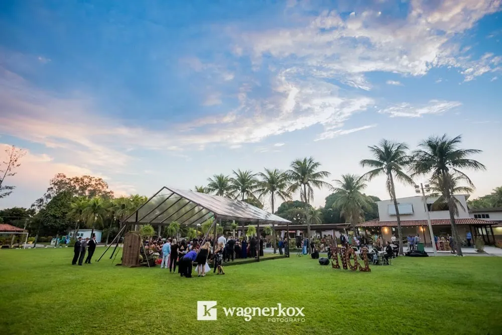 Cenário de Casamento ao Ar Livre no Gramado do Sítio de Fátima