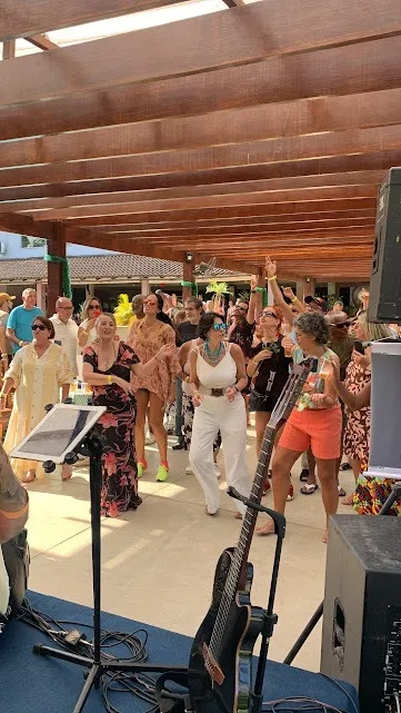 Confraternização com Música ao Vivo e Dança