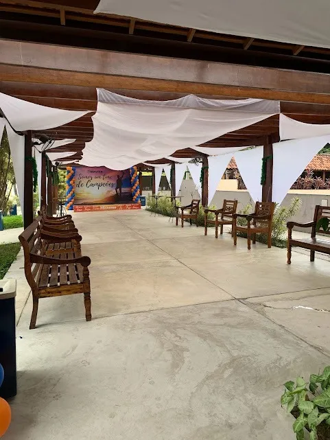 Espaço Coberto Decorado para Convenções e Reuniões