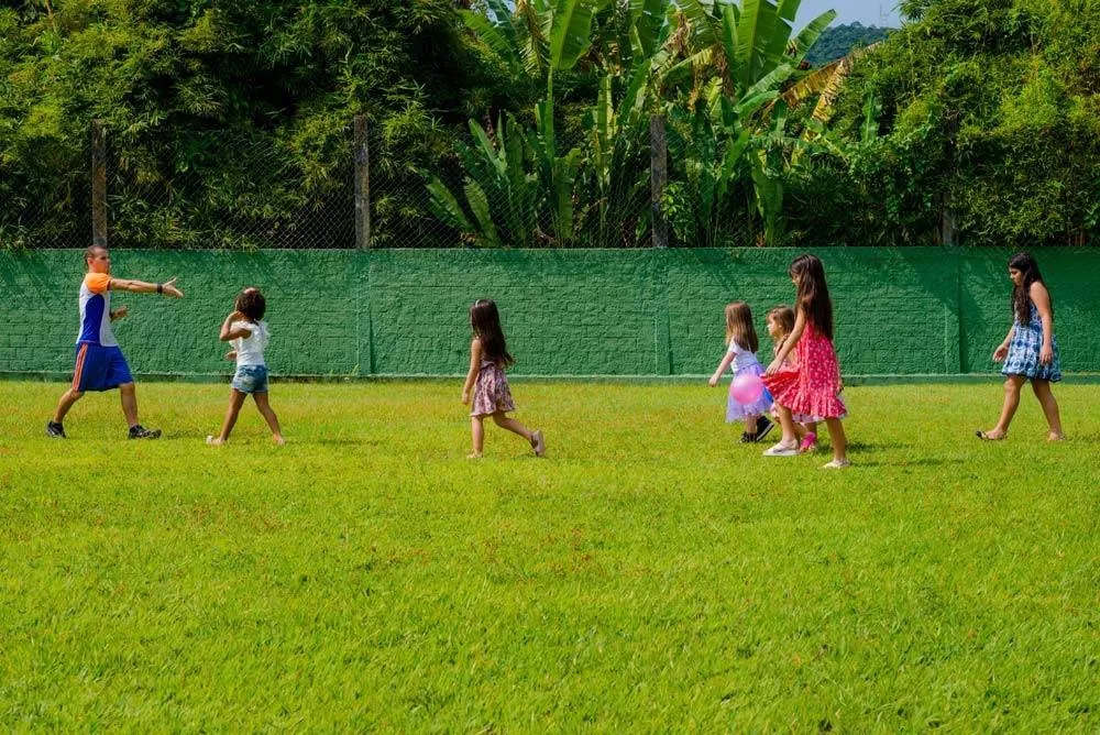 Atividades e Recreação Infantil no Gramado do Sítio de Fátima